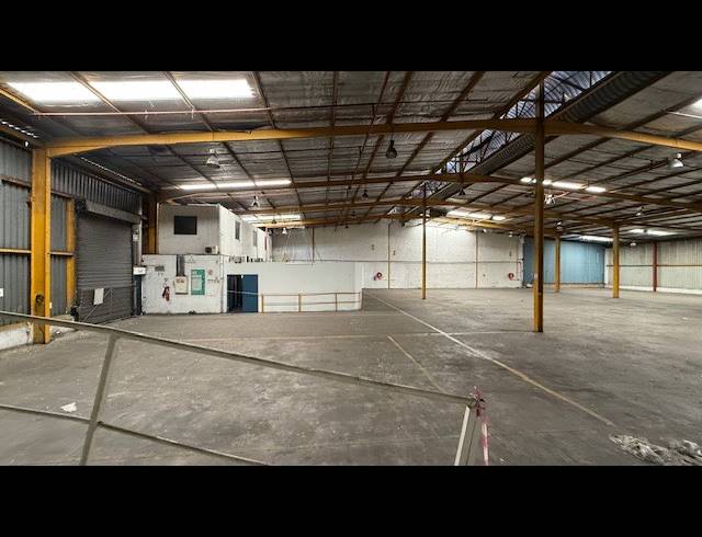 1,943M² WAREHOUSE TO LET IN SPRINGFIELD PARK